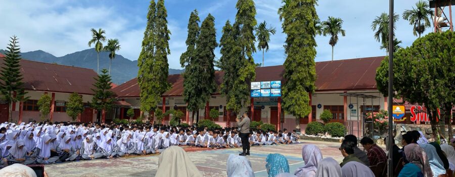 SMAN I Sungai Penuh Laksanakan Kegiatan Sosialisasi Pencegahan Bahaya Judi Online dari Polres Kerinci.
